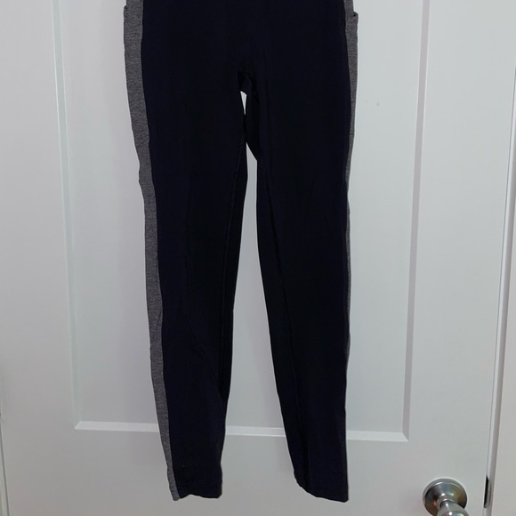 Lululemon Black leggings with grey stripe down the side, size 4 - Picture 4 of 6